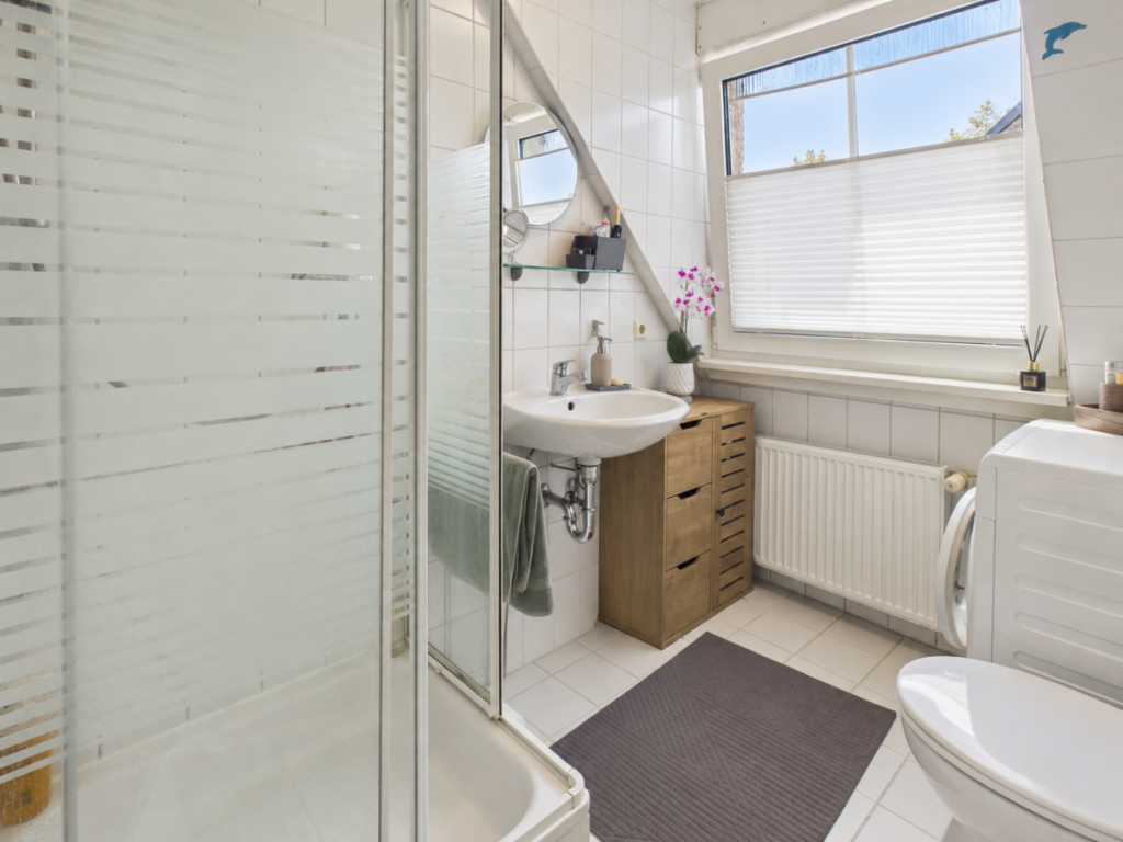 Tageslichtbad mit Dusche