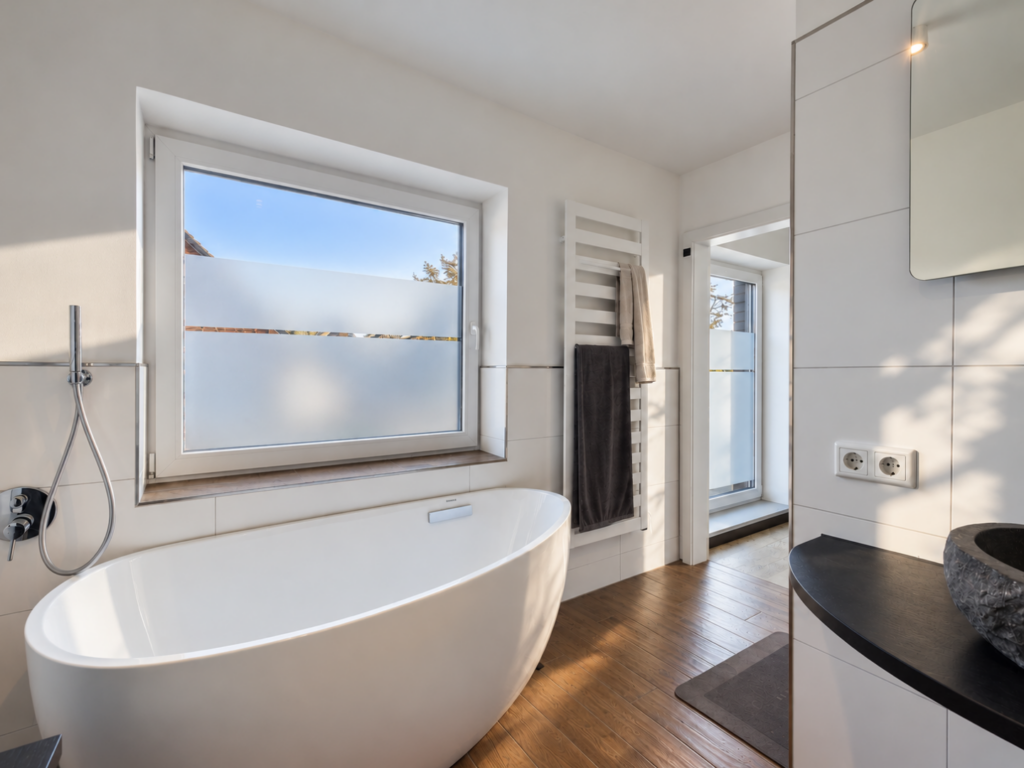 Badezimmer mit Wanne
