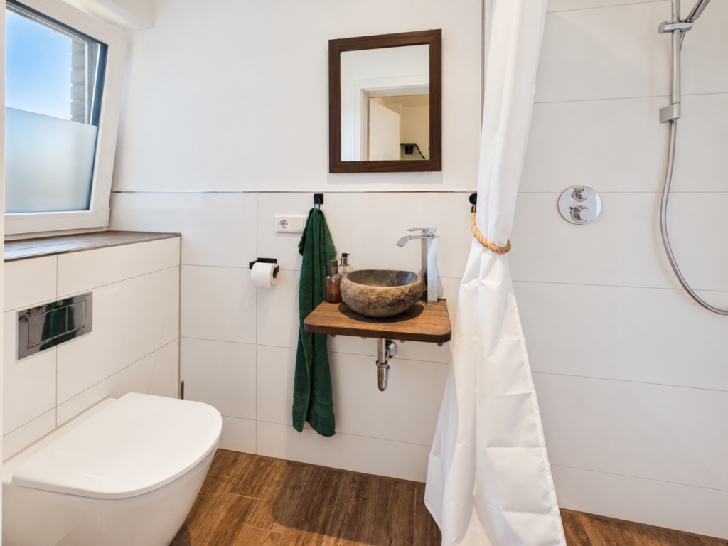 Gäste-WC mit Dusche